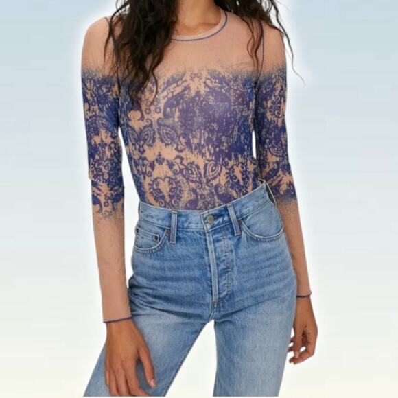 Wilfred Tops - WILFRED Aritzia Sheer Mesh Long Sleeve Graphic Top Sz XXS Nude Blue